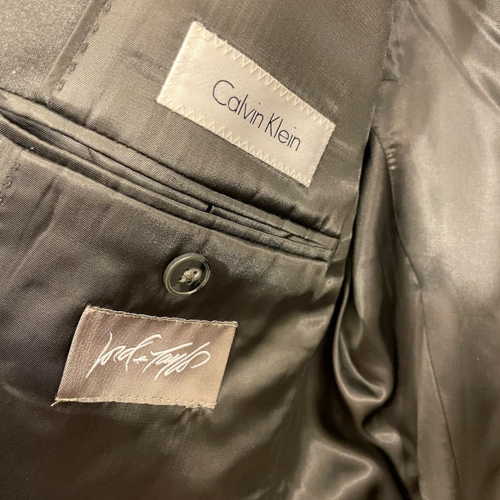 EUC Calvin Klein Wool Blend Solid Black 2 Button Suit jacket Size 40R - Picture 3 of 7